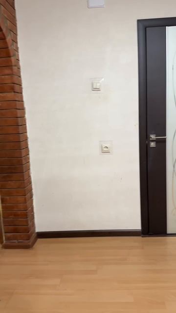 Продается просторная четырехкомнатная квартира в тихом и ухоженном спальном районе. смотреть онлайн