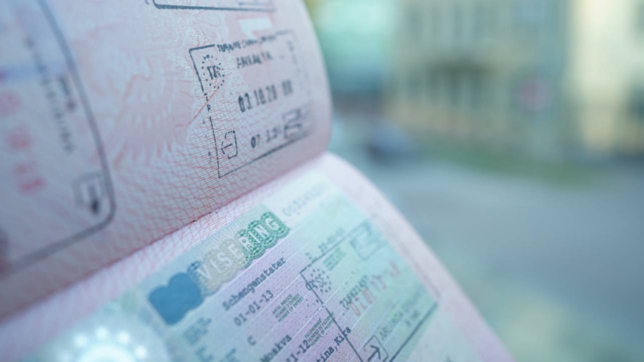 Евросоюз готовит новые визовые ограничения для россиян