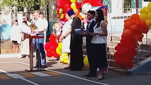 Линейка на День знаний 1 сентября 2025 года в школе гимназии №1 города Пятигорска. смотреть онлайн