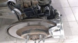 Lexus RX замена задних тормозных колодок с электроручником и тормозных дисков