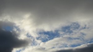 А по небу бегут , видишь , чьи то следы