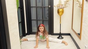 Мальчик остановись,тут девчонки собрались.