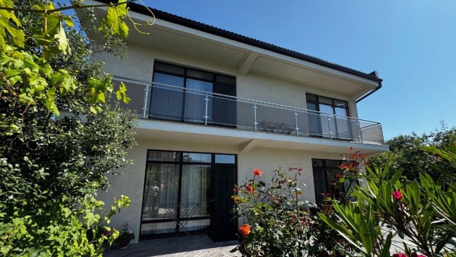 Дом с ремонтом, баней и садом смотреть онлайн