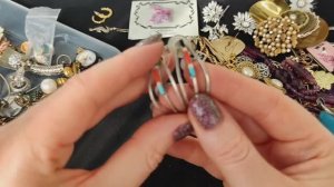 39.3 Много племенных украшений Навахо, милитари, клипс TRIFARI, NAPIER...в распаковке бижутерии США