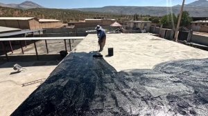 Тайиба находится под давлением жизненных проблем. Изоляция битумом.