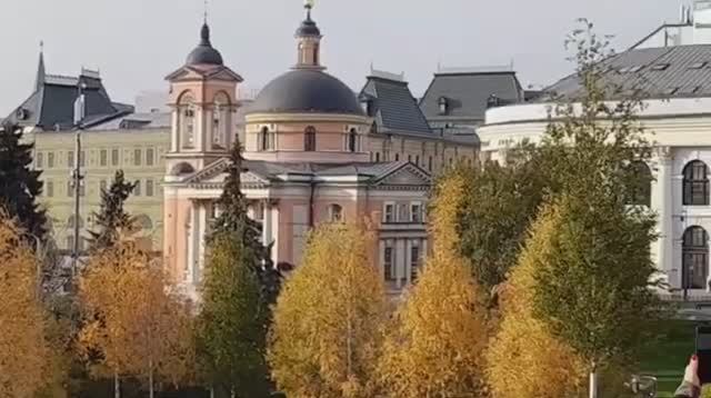 Москва Прогулки по Москве...ул. Варварка Зарядье Стеклянная кора смотреть онлайн