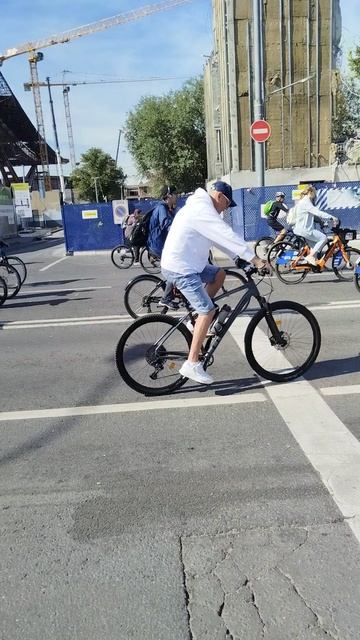 Московский осенний велофестиваль 2025 (8) смотреть онлайн