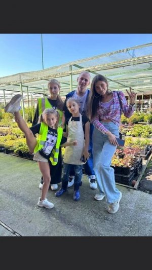 Снимаем для вас! Кто кого знает с этой фотки ? #софьяхомова #хомоваактриса #детиблогеры