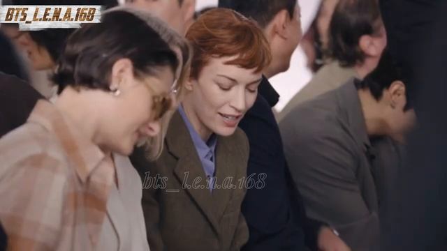 Чонгук на показе мод Calvin Klein смотреть онлайн