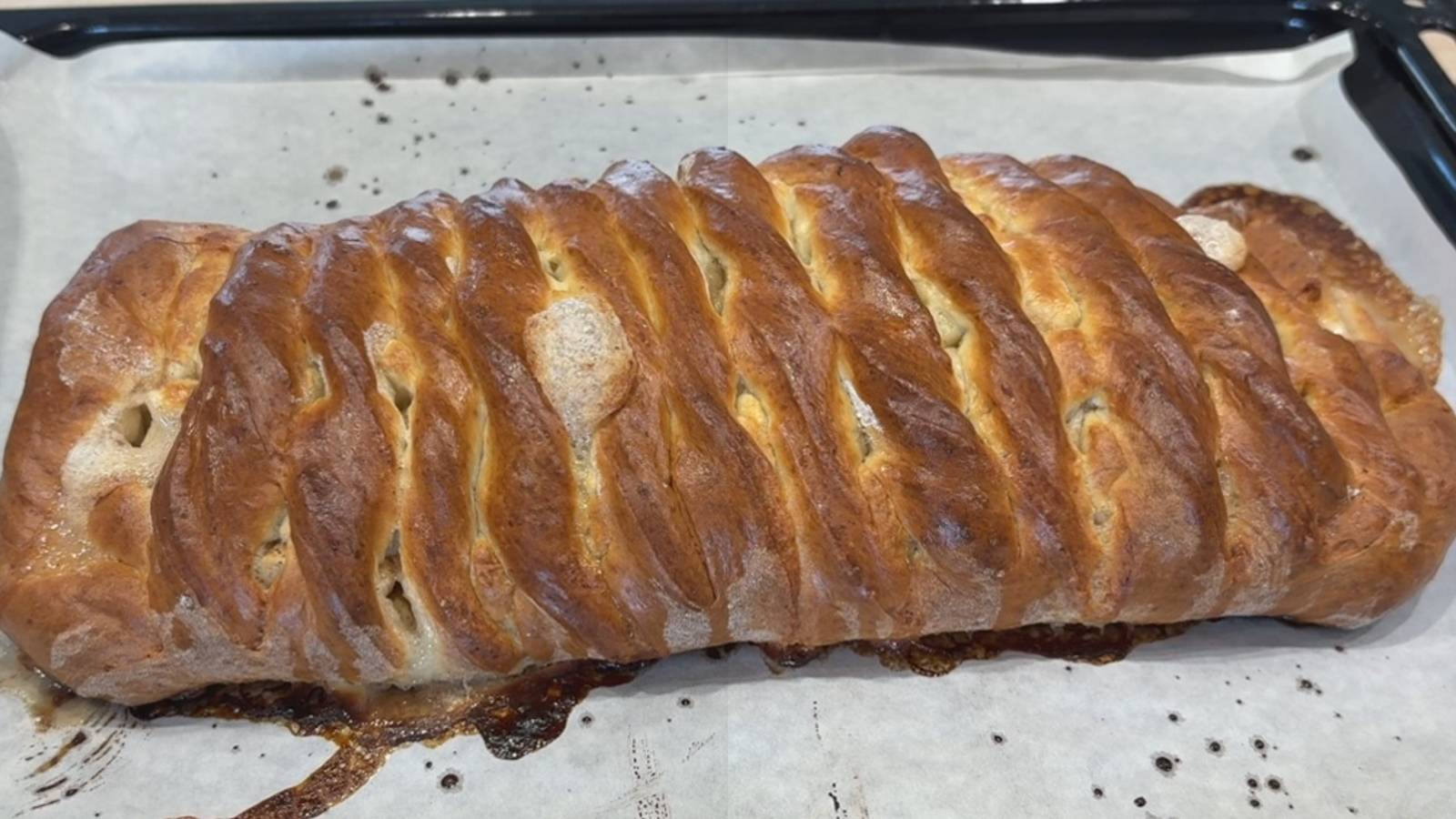 Пеку его сейчас каждый день. Быстро и вкусно. Нежное творожное тесто плюс сочная яблочная начинка смотреть онлайн