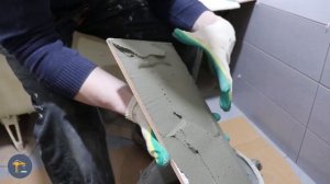 Как укладывать керамическую плитку на неровные стены и пол своими руками