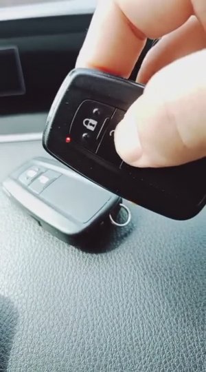 Toyota Prius 50 добавление ключа с помощью программы KeyHacker