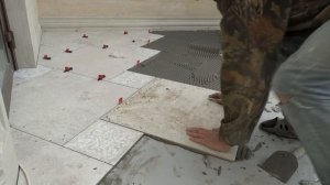 Укладка керамогранита  на открытом балконе.