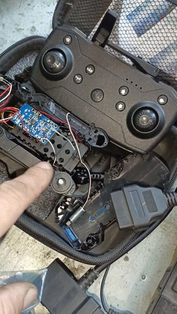 Теперь уже чиним квадрокоптер 😁 детские смотреть онлайн