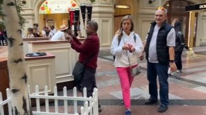 Как австралийцы живут в Москве | Обсуждаем нашу жизнь + Красная площадь и Тверская улица