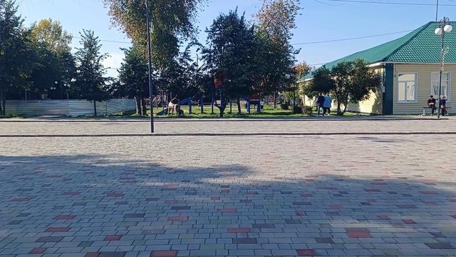 Прогулка дочки с внучечкой в Первомайском Арбате 2025 г смотреть онлайн