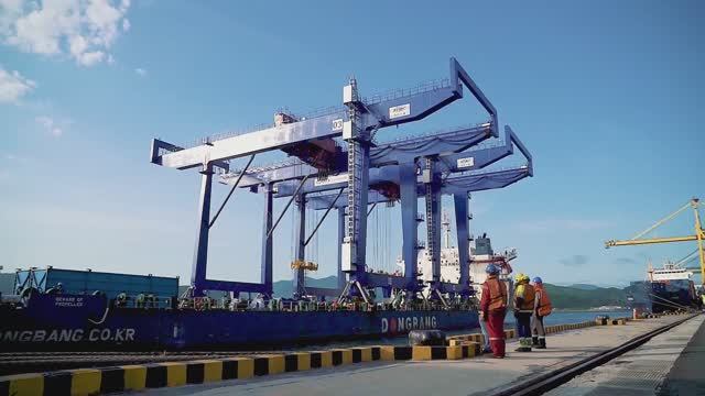 ВСК наращивает емкость склада с новыми RMG / VSC increases storage yard capacity with new RMGs