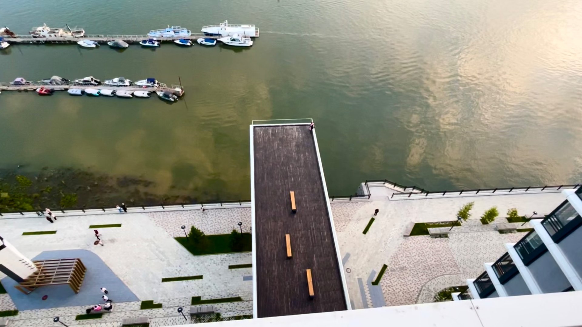 Поехал заселяться в гостиницу, с красивейшим видом на Обь и набережную Новосибирска. Эпизод 30