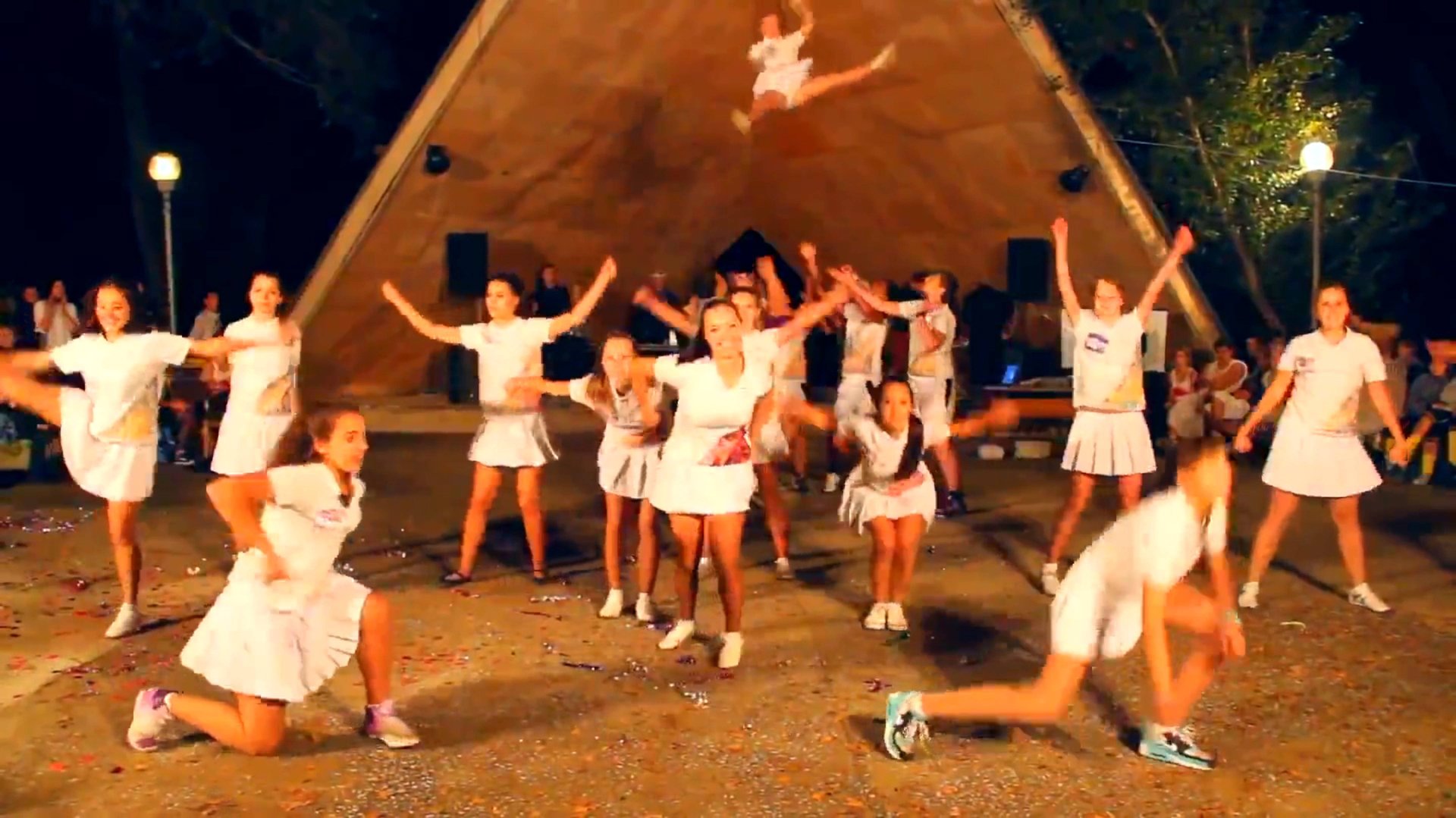 Танец волонтёров на олимпиаде в сочи