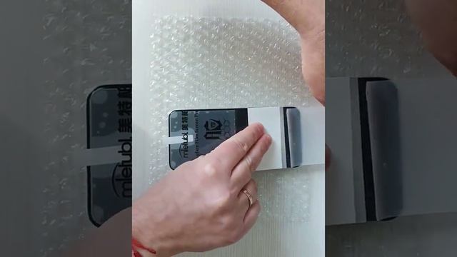 Видео инструкция по установке защитной пленки экран+крышка смотреть онлайн