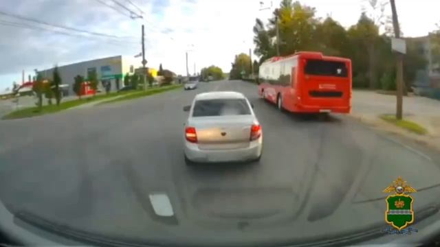 В Калуге автомобилист сбил мотоциклиста без прав смотреть онлайн