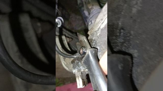 Мерседес  W212 снять датчик АБС