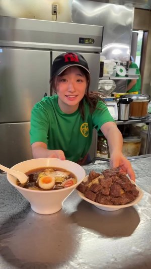 Прекрасный Мастер приготовления жареного риса🍳