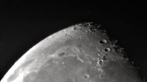 Луна в зеркально-Линзовый телескоп с апертурой 90 мм.