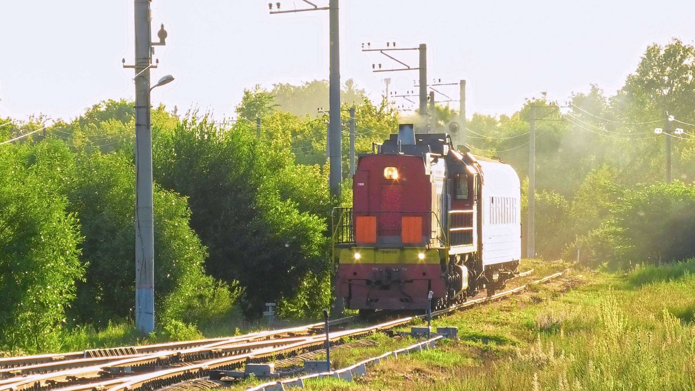 ТЭМ18ДМ-1432 с пригородным поездом Моршанск - Вернадовка в Коршуновке. Прибытие и отправление