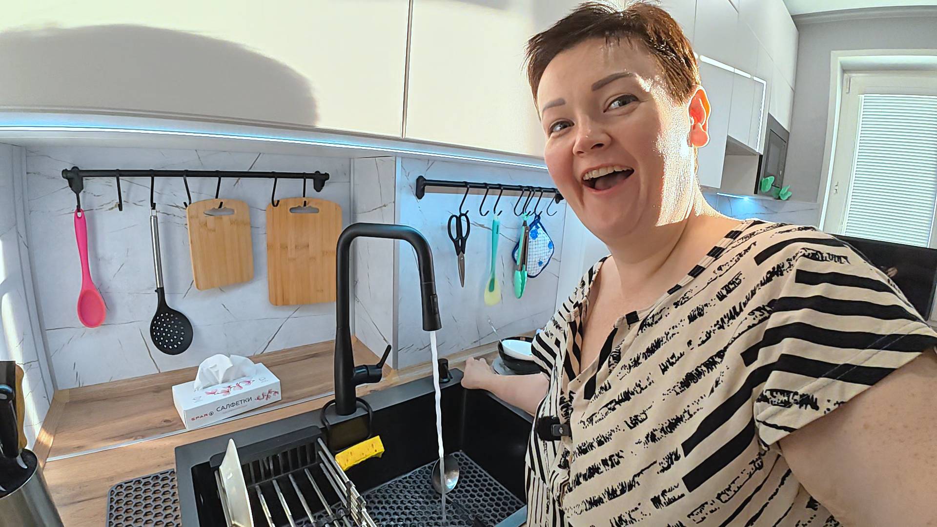 Уржалась, как Вован справился с МУХОЙ) Романтичная ПРОГУЛКА вдвоём... СКУПИЛИ пол магазина! Влог смотреть онлайн