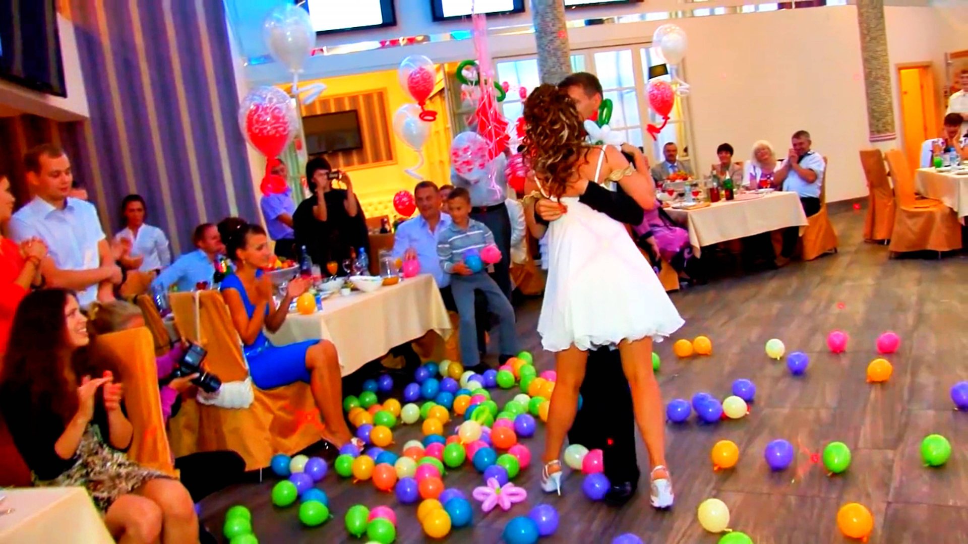Танец молодожёнов подарок гостям