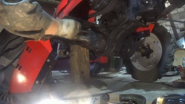 Прошло два года эксплуатации, потек сальник полуоси.