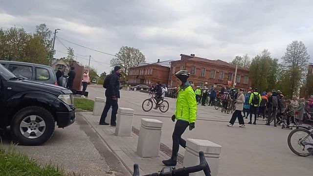 Камешково. Люди собрались на площади 