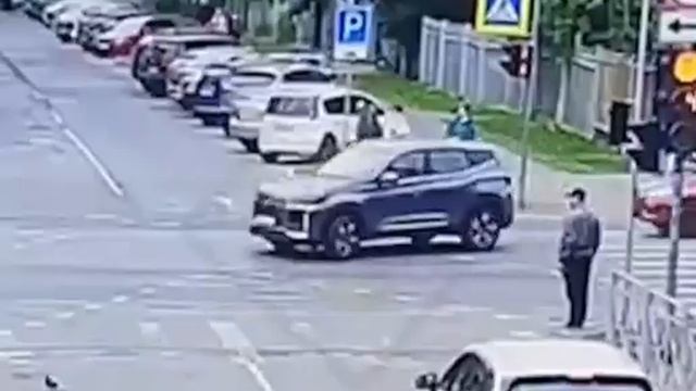 В Архангельске автоледи устроила ДТП с мотоциклистом смотреть онлайн