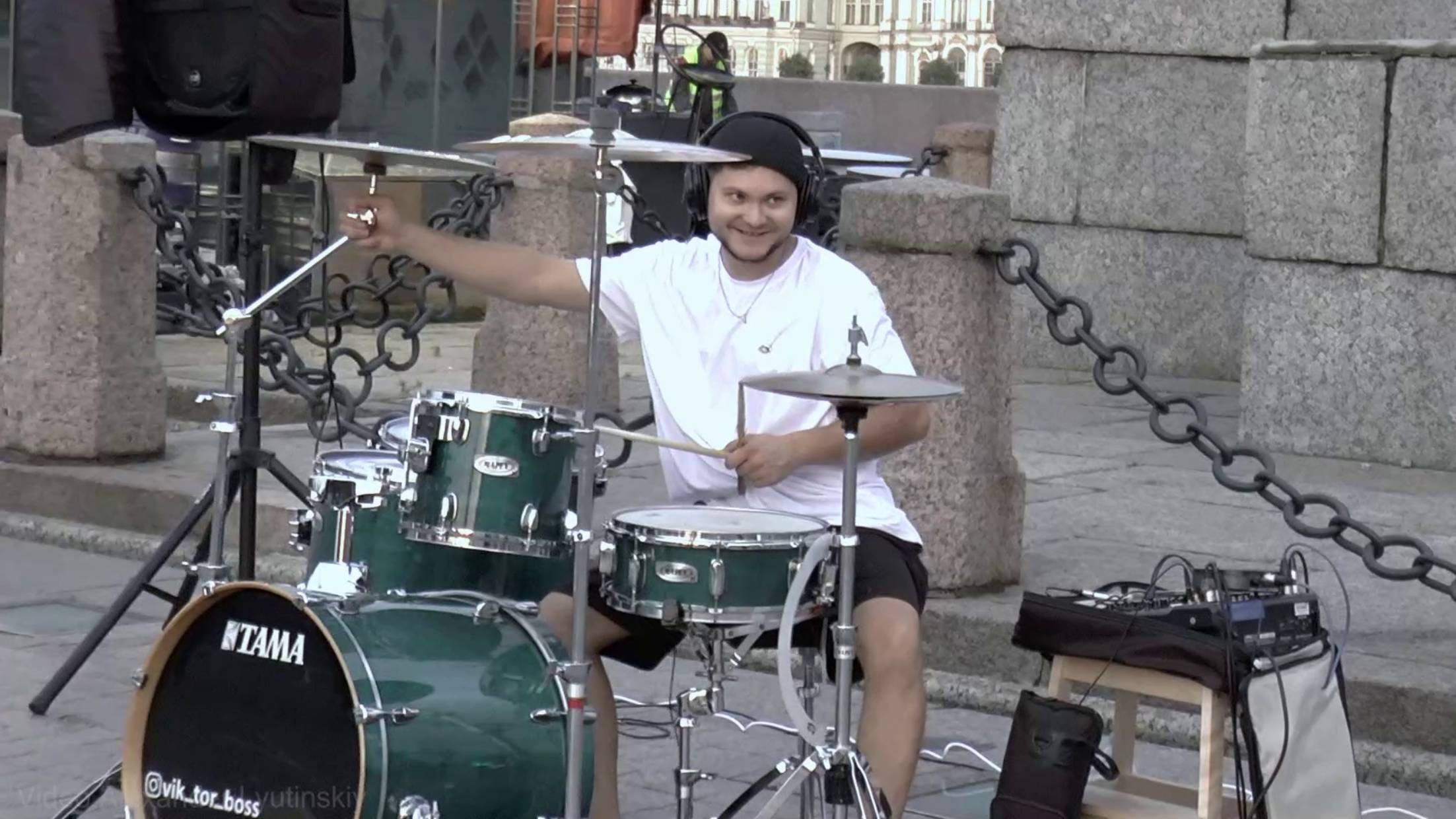 Пожары (Xolidayboy) Барабанщик Витя зажигает на Стрелке В. О. (СПб) смотреть онлайн