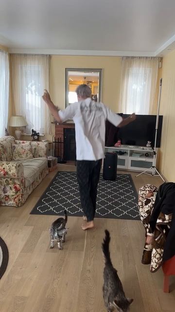 С праздником 😂 смотреть онлайн