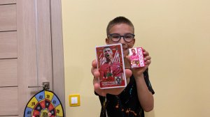 Купил много карточек с футболистами и мне выпол….