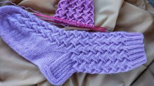 Ажурный узор спицами с простой схемой / узор для кругового вязания / получаются нежные носочки