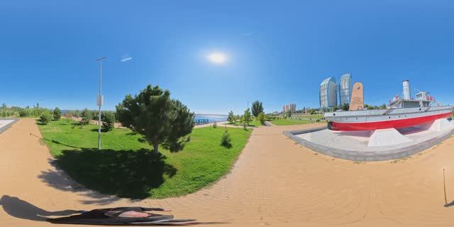Обеденная прогулка по набережной мимо Гасителя. #360Video #ПанорамноеВидео #VR #Волгоград