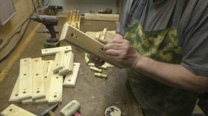 Проще некуда. Вешалка для бани или в сенцы.