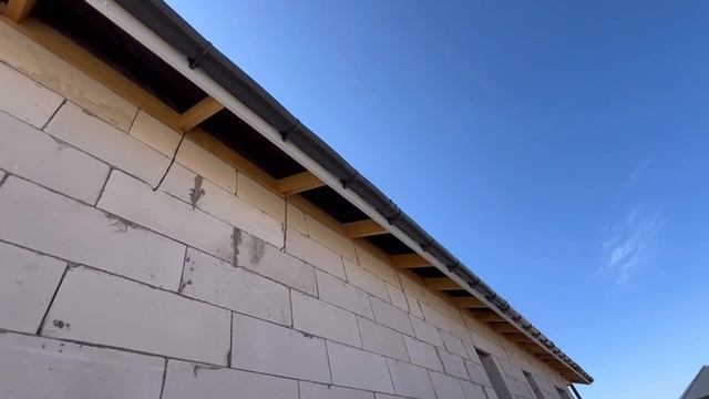 Строим дом на юге. Делаем крышу. Сильный ветер мешает работать. смотреть онлайн