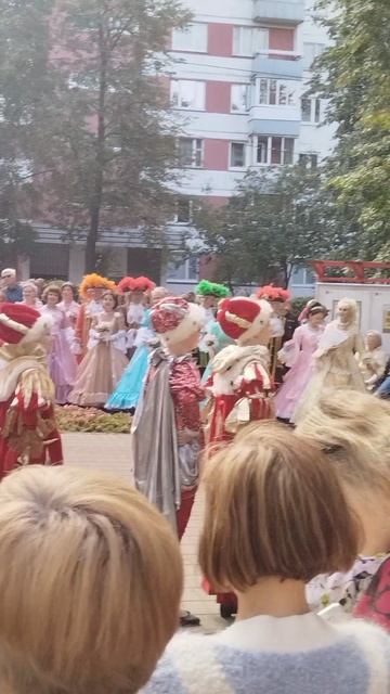 Петровская Москва в Измайлове бал, ремёсла и квесты одной субботы (13) смотреть онлайн