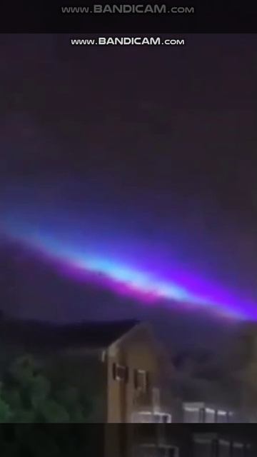 Что-то творится в небе. Не Севрное сияние смотреть онлайн