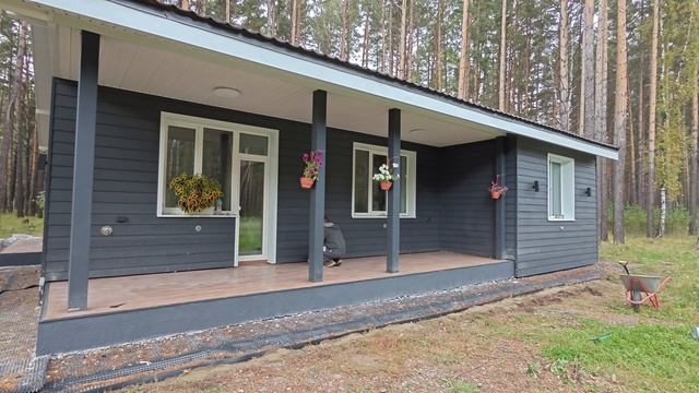 Крыльцо и веранда. Отмостка готова. Лампы мрут как мухи.