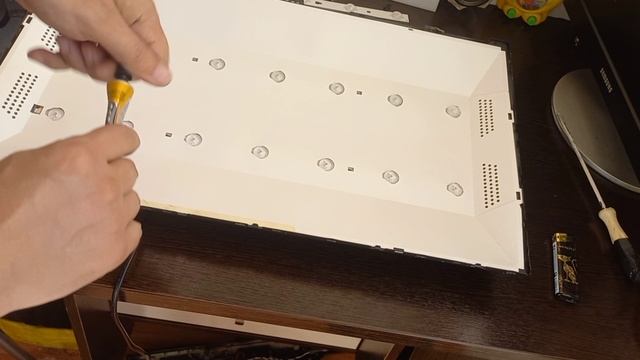Как поменять led подсветку любого телевизора быстро и просто. Haier le24b8000t Thomson Telefunken... смотреть онлайн