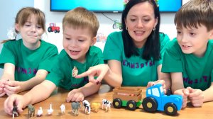 Купили новый СИНИЙ ТРАКТОР, играем и катаем животных в прицепе, поем песенку по полям по полям