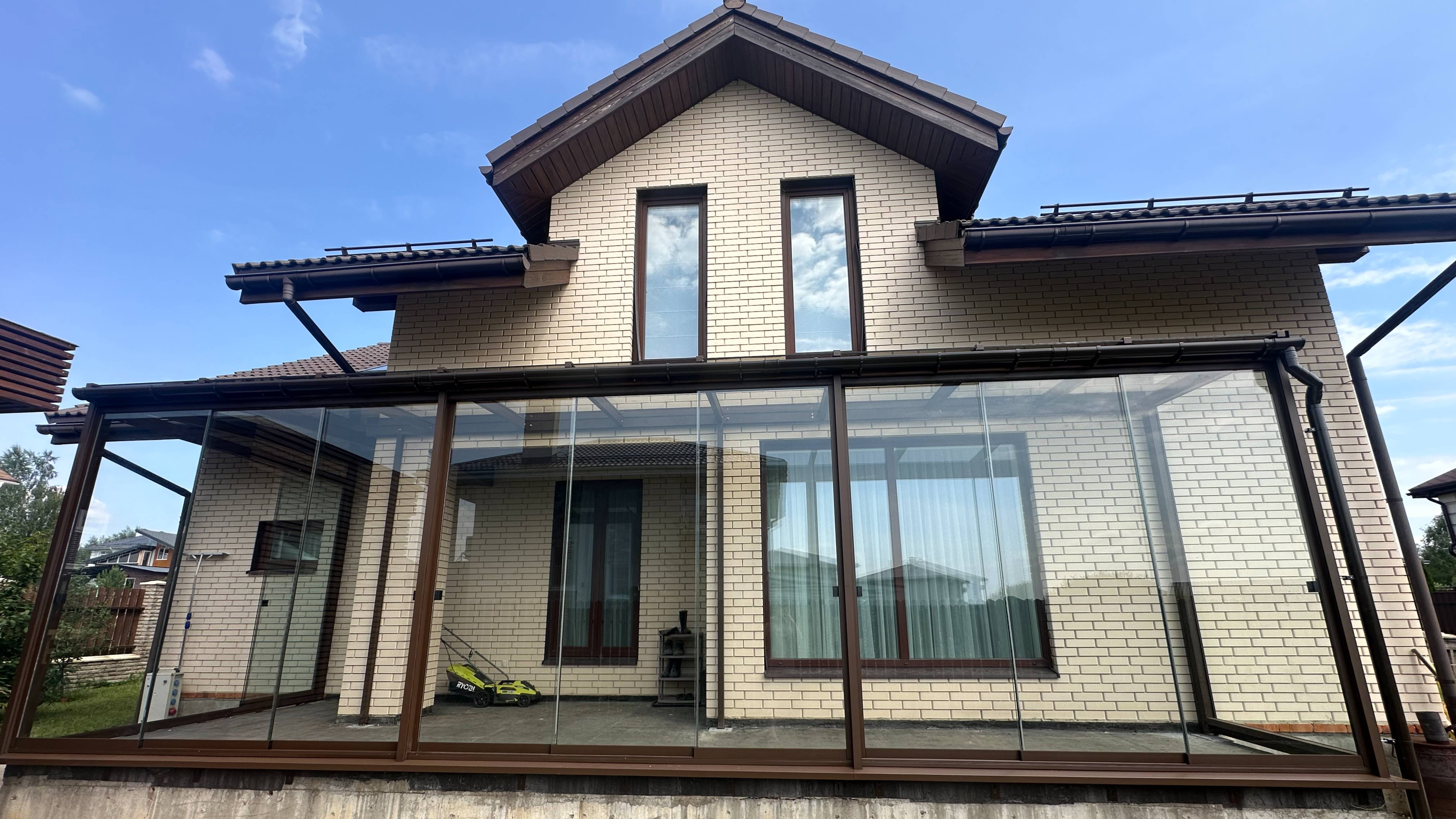 Открывание раздвижной стеклянной террасы. Система Albert Genau Slide Next от Alumhouse