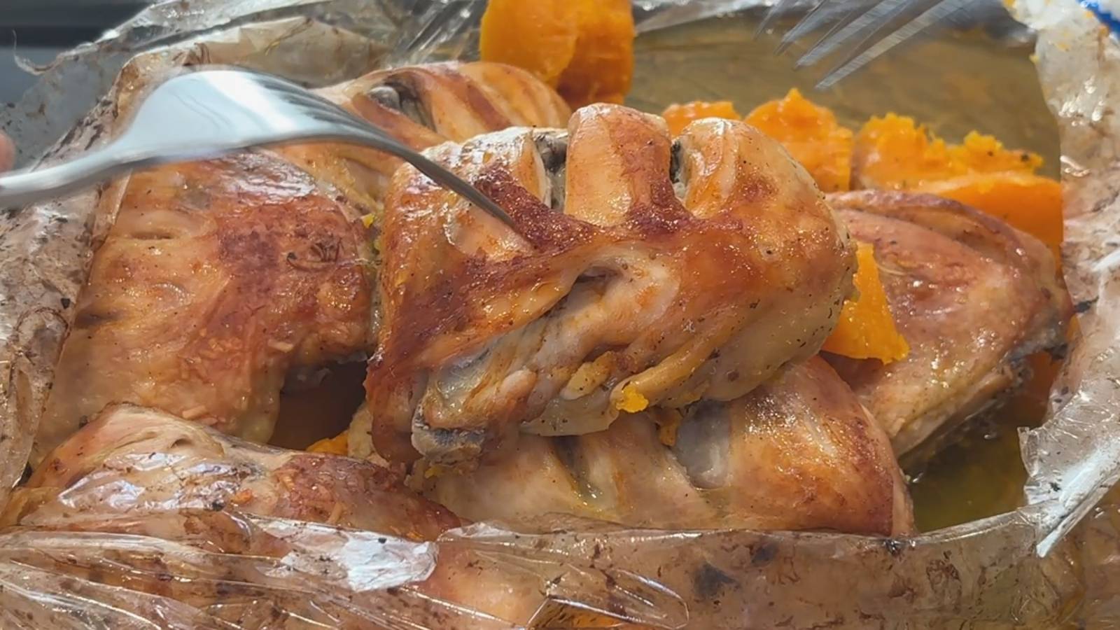 Наградить медалью того кто так придумал готовить курицу! Весь секрет в маринаде! Простой рецепт смотреть онлайн