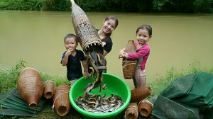 Ловля рыбы в дождливые дни, чтобы продать на рынке вместе с моей маленькой дочкой. Жизнь во Вьетнаме