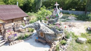 альпийская горка  слон из  арт бетона. цветник..  скала  зона  камина.